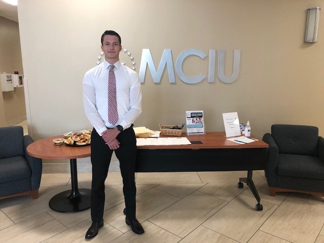 MontcoWorksNOW's tweet photo. Aubron, a rising senior at Gwynedd Mercy University, is interning at the MCIU in the HR Dept. He's been assisting with several projects this summer, including helping at in-person hiring events! #NationalInternDay #PASummerInterns #InternsofPA2021 https://t.co/Mi9bMyvQI5