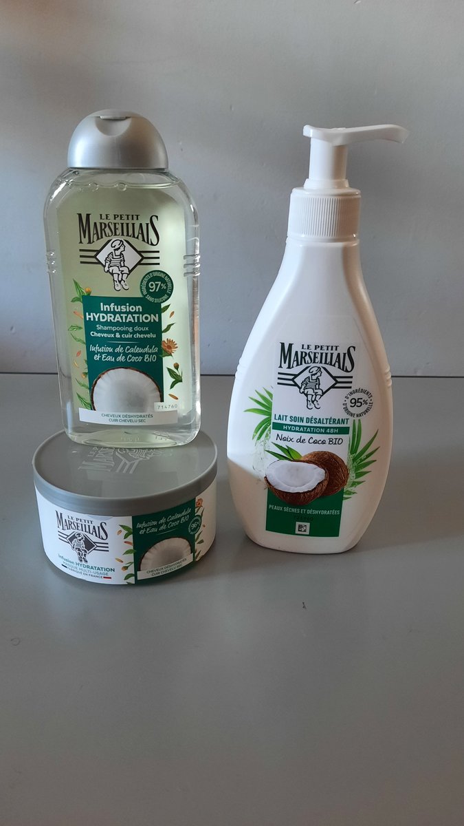 lisatesteuse's tweet photo. Gamme hydratation coco bio Le Petit Marseillais; un Shampooing Infusion Hydratation, un Masque Hydratation 4-en-1, un Lait Soin désaltérant pour prendre soin de vos cheveux et de votre peau, note douce et ensoleillée.
#LPAHYDRATATIONCOCO #LEPETITAMBASSADEUR #LEPETITMARSEILLAIS https://t.co/5FWrIazQPW