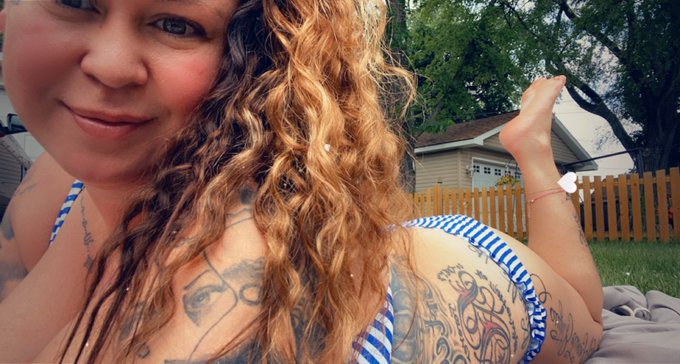 Trying to get a little sun for an hour 🤍❤️🌞 https://t.co/OdfAGCDbSY<a href="/tag/mvsales"class="tags"><span>#mvsales</span></a>