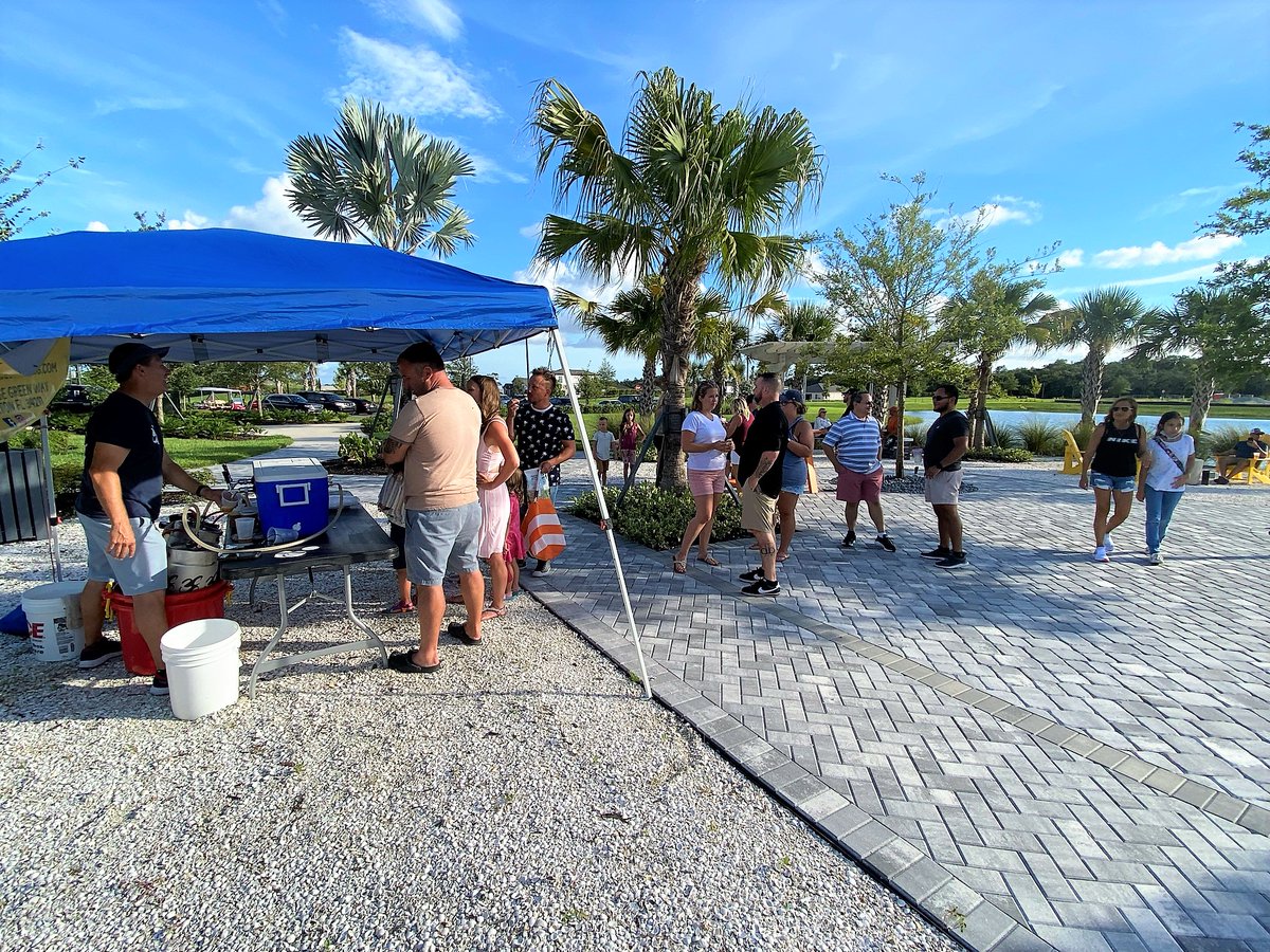 NRiverRanchFL's tweet photo. Thanks to 3 Car Garage Brewing and Taste the Vibez food truck for a fun beer tasting at Brightwood Pavilion! So many of our neighbors turned out to socialize that we ran out of drinks 🍻 

#socialhour #communityevents #northriverranch #parrishfl #thingstodo #manateehomes https://t.co/0cODojsiAq