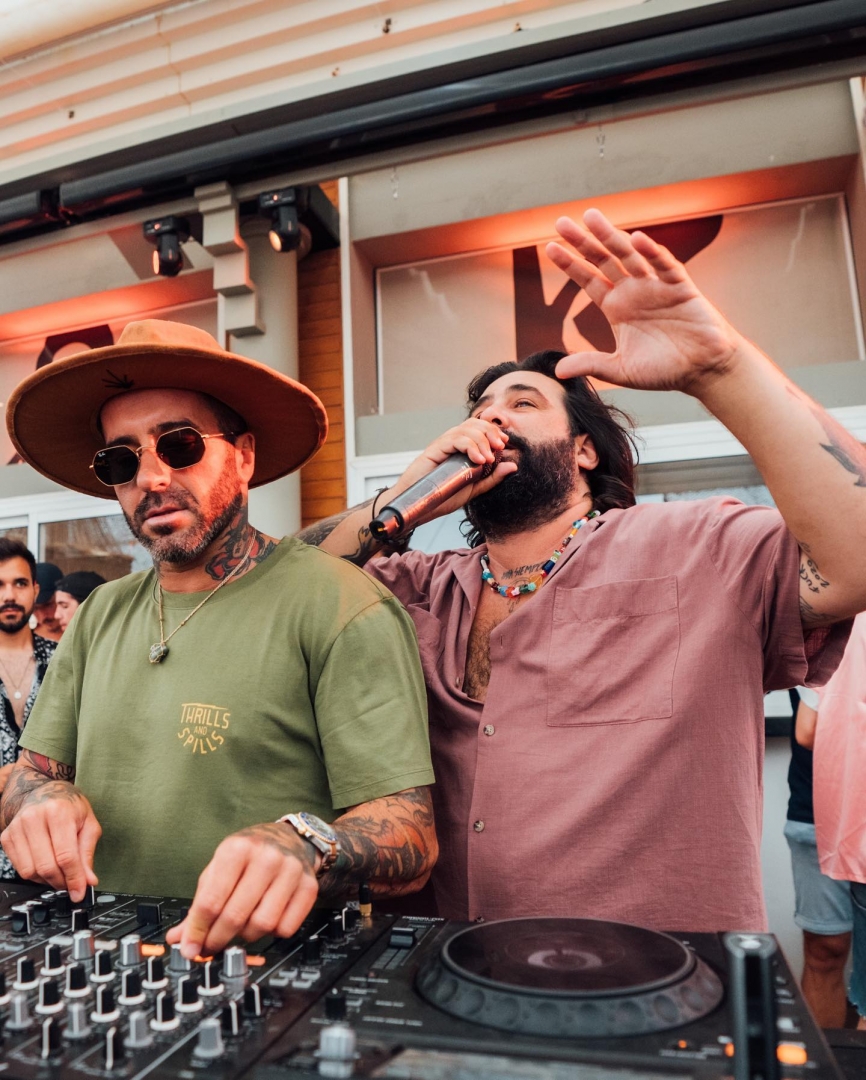 Have you listened the new <a href="/lescastizos/">Lescastizos</a> single with @fissuremusic ? 
smarturl.it/WYFA_OutNow  #WhenYouFeelAlone
#GlorieRecords #GlorieFamily