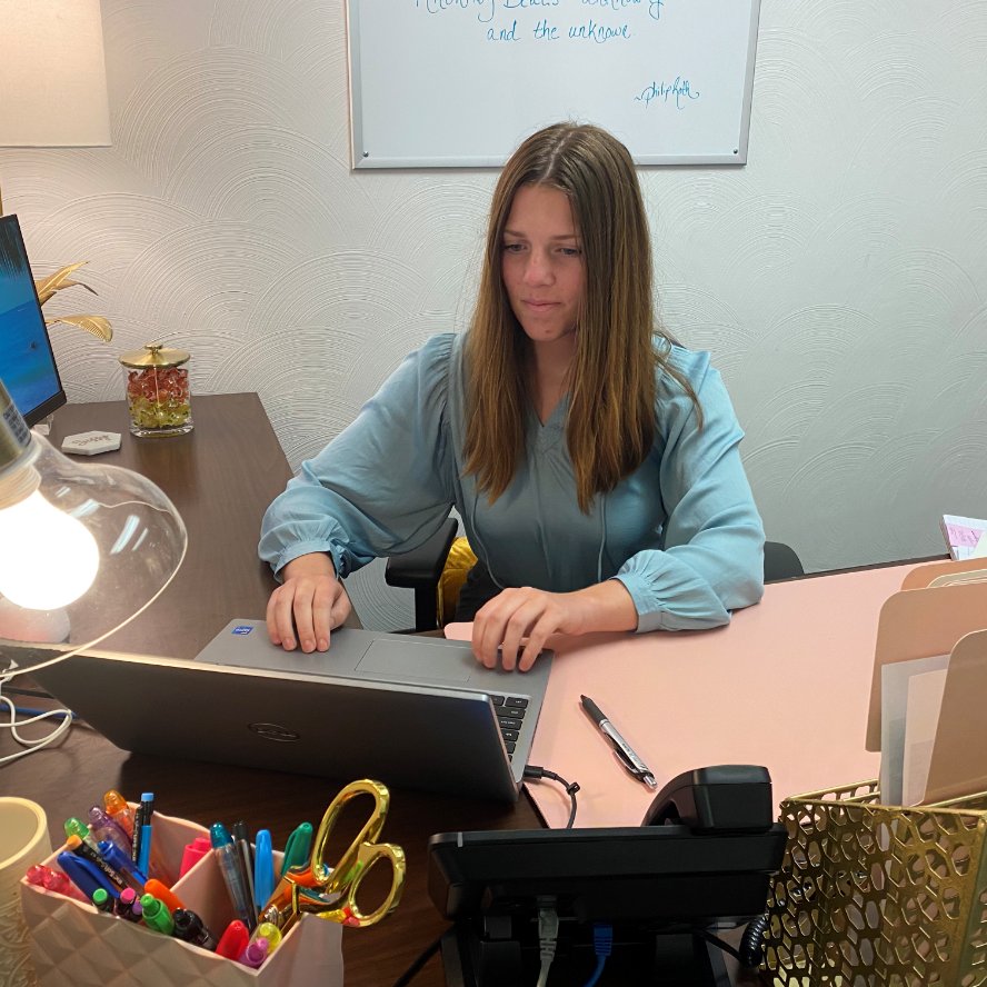 WestFayWIB's tweet photo. Helping local businesses another reason why we love internships! Madison, an intern with @WestmorelandCA, has been assisting with their annual golf outing and working on newsletters! Madison's an economics major from @BucknellU! Way to go! #NationalInternDay #PASummerInterns https://t.co/SlK5lnRMyF
