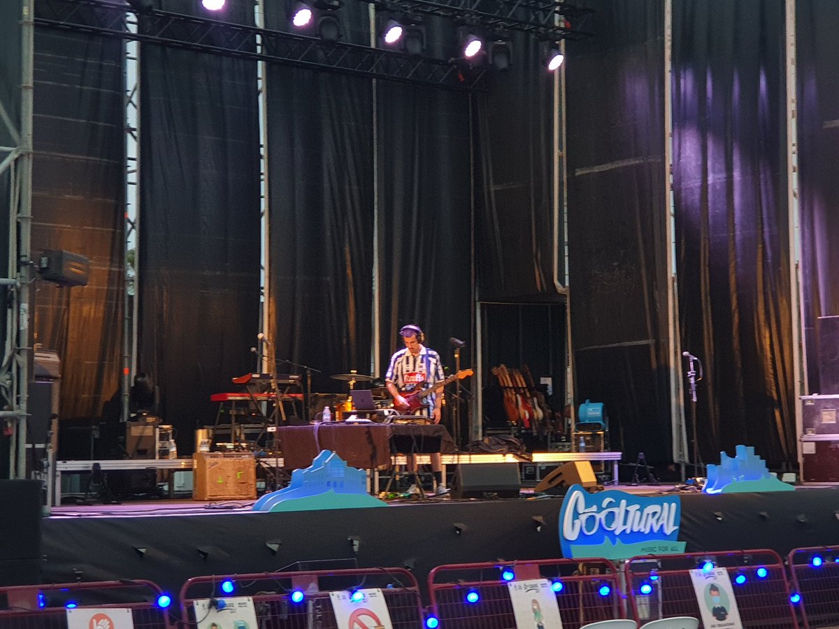 Nueva noche en el Recinto con <a href="/coolturalfest/">Cooltural Fest - Music For All</a>. En este momento, <a href="/serrullamusic/">Iñigo Serrulla</a> abre para <a href="/sidonie_/">@sidonie_</a> #AlmeriaEScultura #CulturaSegura