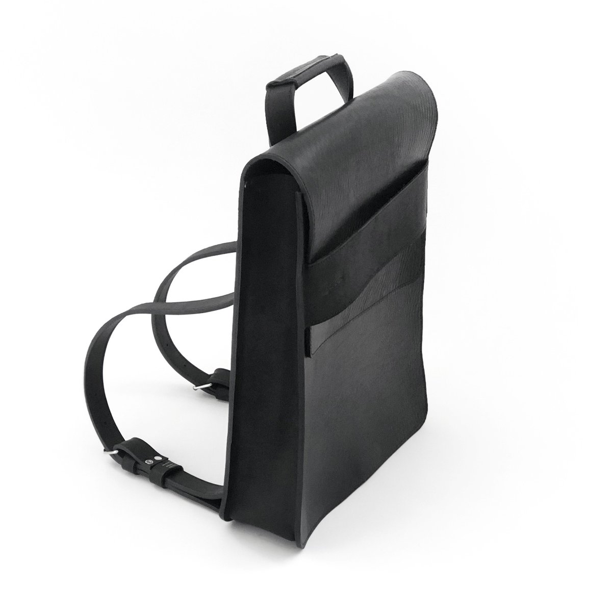 elf_bread's tweet photo. Simple design, made by hand and from natural leather for your daily life. 2 in 1 - backpack | bag 

#elfbread #handmade #bag #backpack #2in1 #handmadebag #leatherbackpack #urbanisticbag #unisex https://t.co/9LZFrME9TK