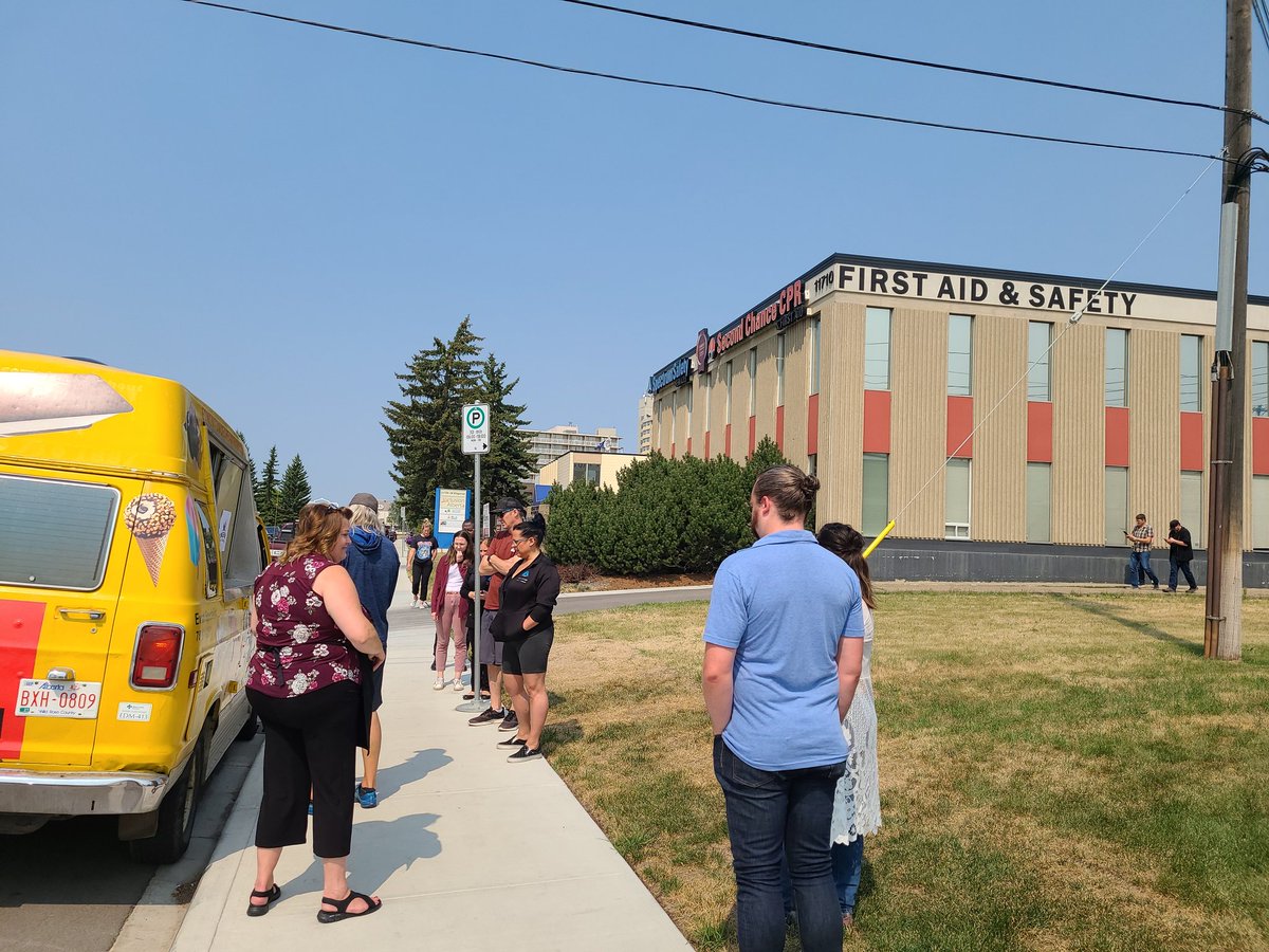 EdmKingsway's tweet photo. Cooling off Kingsway!
Thank you ice cream treats for our businesses that helped keep Kingsway clean! #15toClean
@CampbellColleg1 @SCCPRFirstAid #RGO @yegfoodbank https://t.co/BzKj30LMKG