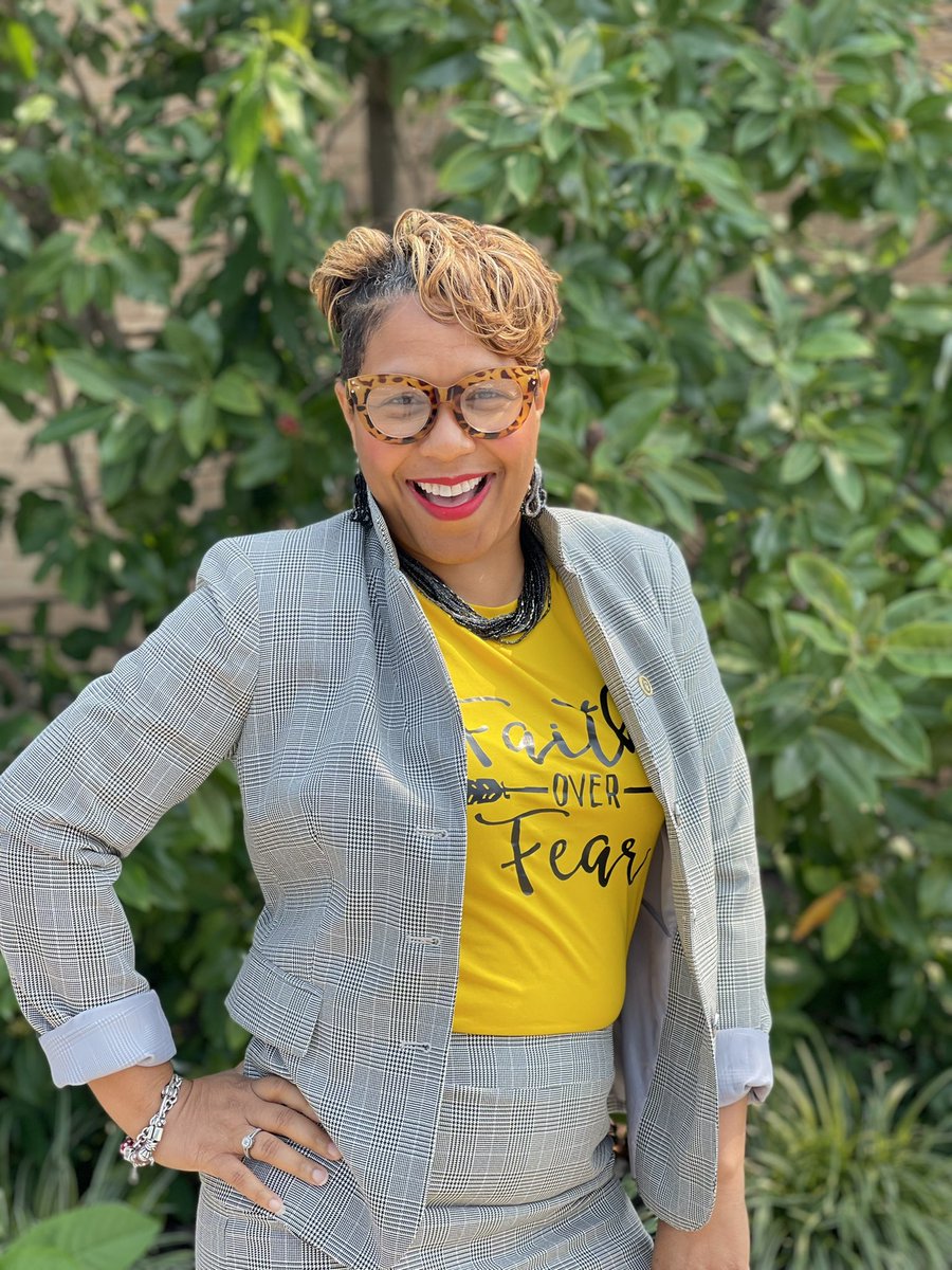 You can’t control others, but you can control your response to others. This season I am banking on me. #LeadershipMatters #FCMS #NextLevel #FaithOverFear #GrowingOthers #AP #LovingLife #CantBeStop #BlessingsOnBlessing #NoFilter