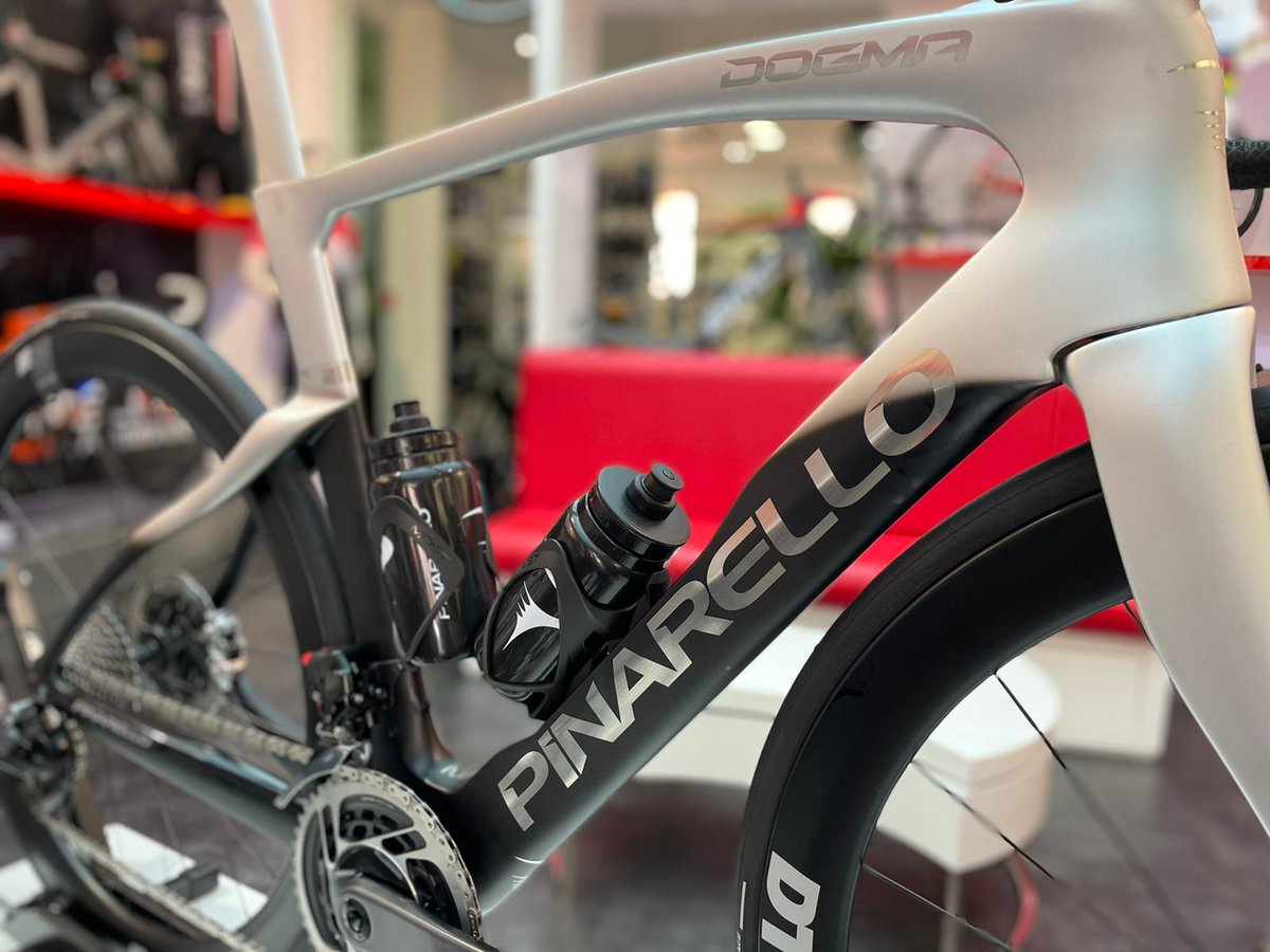 thebikeshopmc's tweet photo. Disponible dans le magasin : le fameux @Pinarello_com  Dogma F, un vélo pour des champions olympiques ! 🚲🥇
Available in our shop: this beautiful Pinarello Dogma F, a race bike for (Olympic) champions! 🚲🥇
#Olympics #Tokyo2020 @RichardCarapazM https://t.co/W8Dt9vDK6i