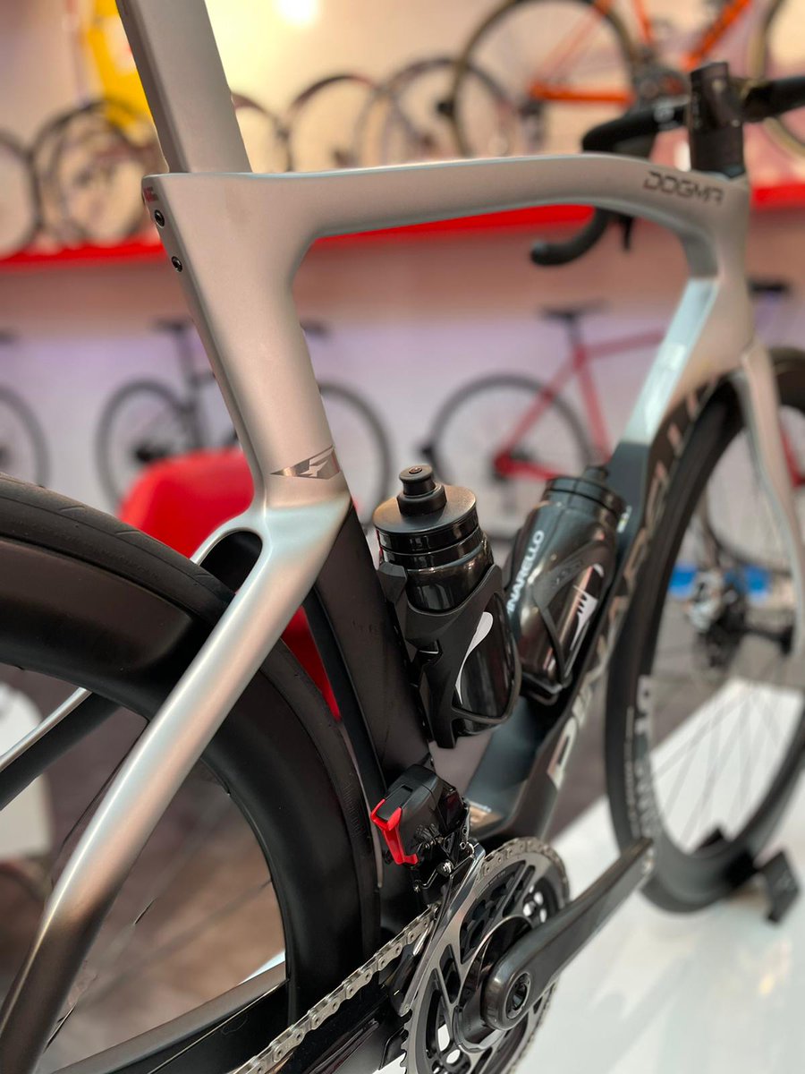 thebikeshopmc's tweet photo. Disponible dans le magasin : le fameux @Pinarello_com  Dogma F, un vélo pour des champions olympiques ! 🚲🥇
Available in our shop: this beautiful Pinarello Dogma F, a race bike for (Olympic) champions! 🚲🥇
#Olympics #Tokyo2020 @RichardCarapazM https://t.co/W8Dt9vDK6i