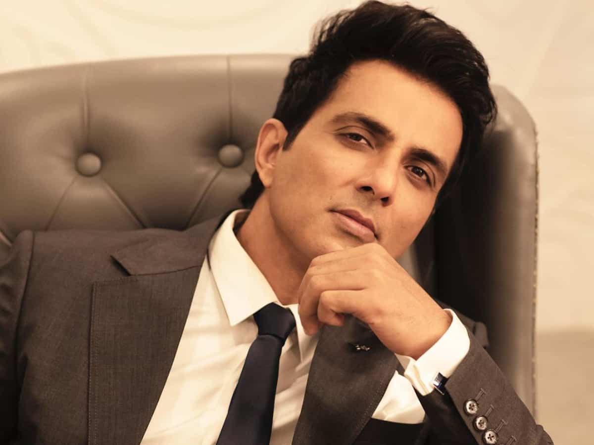 iamDipHalder's tweet photo. Happy Birthday the real hero @SonuSood
#HappyBirthdaySonuSood 
#SonuSood https://t.co/9tWp6zkQUx