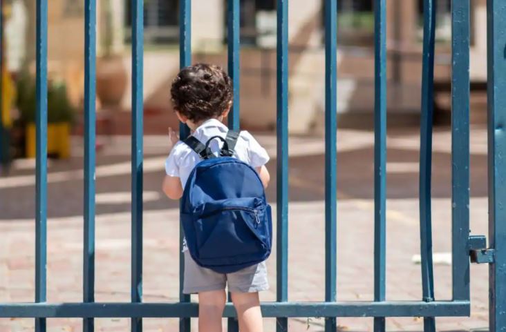 BouzouVeronique's tweet photo. TRIBUNE D'ACTUALITÉ : "Jamais je n’abandonnerai mes élèves « évincés » car non vaccinés !" https://t.co/ygmBZ32TBp #école #coronavirus #élèves #profs #manif31juillet #PasseSanitaire https://t.co/h6UnABpW7q