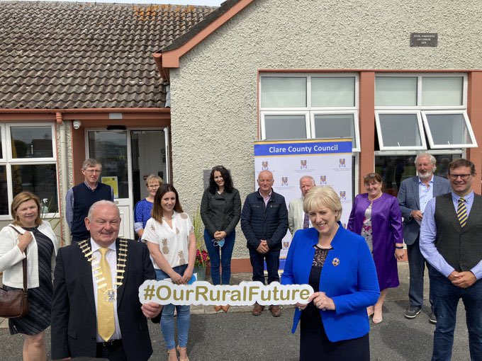 CillianKilkee's tweet photo. As Cathaoirleach of the West Clare MD it was a real pleasure to welcome @HHumphreysFG to #LoopHeadPeninsula to officially open the @digiclare hub in Cross village #remotework is #OurRuralFuture https://t.co/tHYecjKc4T