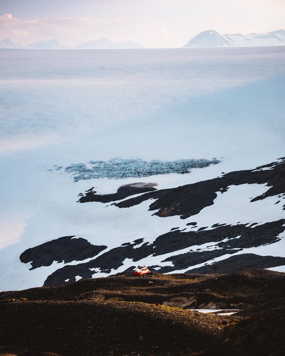 My little tent perched next to the expansive Harding Icefield in <a href="/KenaiFjordsNPS/">Kenai Fjords NP</a> ⛺️☺️