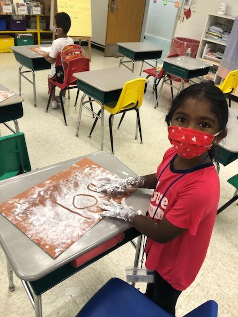 PobExplorers's tweet photo. Our Kindergarten and First grade Reading Explorers put down their pencils and picked up some foam to practice their CVC words. How do you spell F-U-N?! #readingfoamparty #thursdayfun @DrJimBolen @marytomeara @POBSchools @MsSiliznol https://t.co/s2UYFHCIec