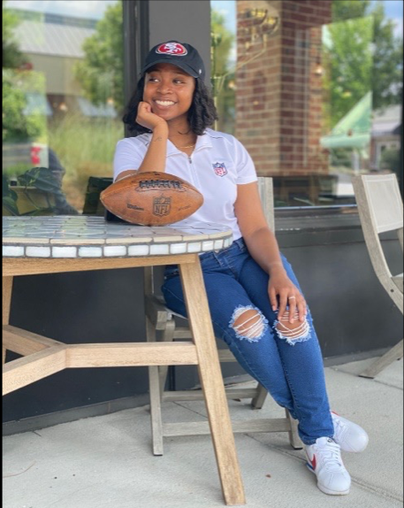 _HamptonU's tweet photo. Hampton University Alumna, Whitney Bronson, To Intern with the San Francisco @49ers for the 2021-2022 NFL Season https://t.co/yG6fVt7ztx https://t.co/NGEtiYigeF