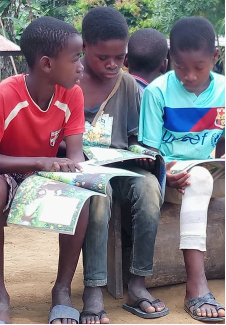 OCC_shoeboxes's tweet photo. Operation Christmas Child volunteers took shoebox gifts to this remote village in Gabon last April. The Baka people who live here were previously unreached, but many of them—including the village chief—decided to follow Jesus after hearing the Gospel at the outreach event! https://t.co/ScWXIxHVZ0