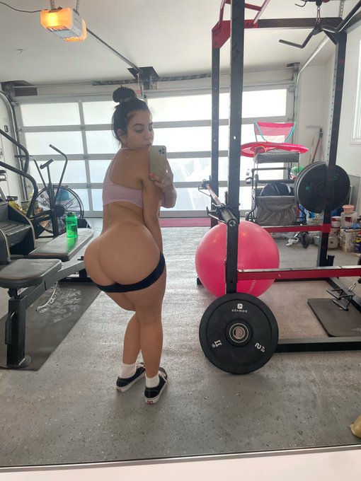 2 pic. 60 mins on the stairmaster ✔️ https://t.co/lbBi4vGbLH