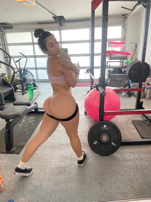 1 pic. 60 mins on the stairmaster ✔️ https://t.co/lbBi4vGbLH