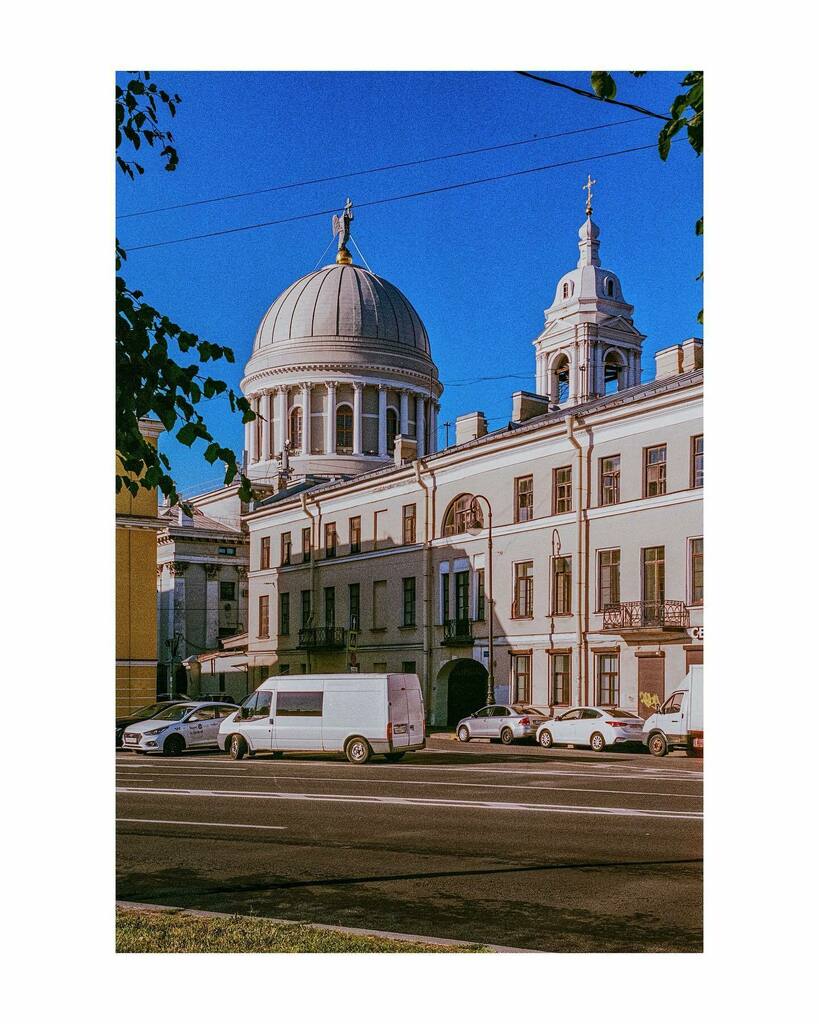 omgamithequeen's tweet photo. Oh, holding on isn’t healthy,
But it’s killing me to let go.
Trying to stare at your picture,
But I can’t see it for all this smoke.
“Smoke” by @therealmaryjblige
#filmphotography #35mm #streetphotography #van #architecture #kodakgold200 #vsco #lightro… https://t.co/kAukuIeASU https://t.co/m8sD7ZgX04