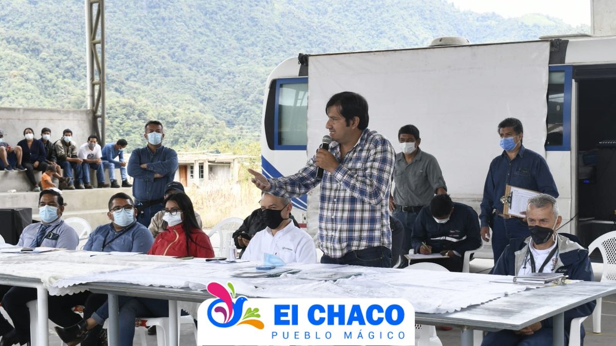 gad_elchaco's tweet photo. Ing. Javier Chávez, alcalde del cantón, fue parte de la socialización de los trabajos que se van a realizar en el sector San Luis, por parte de @OCPEcuador y Weldyng, en presencia de: Jefatura Política, representante de la Red Socio Empleo y más de 300 personas de la comunidad. https://t.co/QCGzjygJSR