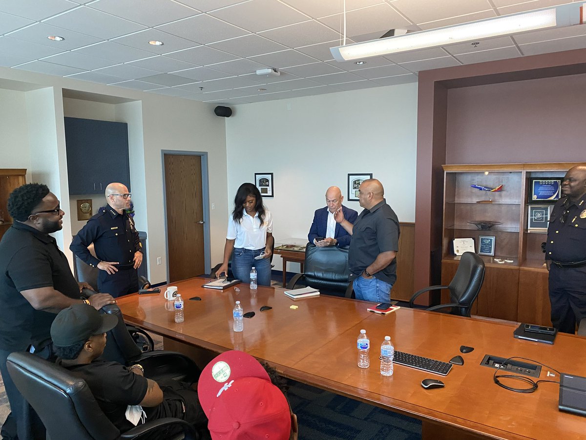 Thank you Antong, and team for this impactful meeting. The difficult work <a href="/URBNSpecialist/">The Urban Specialist</a> does in our neighborhoods impacted by violence is appreciated by <a href="/DallasPD/">Dallas Police Dept</a>. We are not divided. We have a common goal, TO REDUCE VIOLENCE AND TO SAVE LIVES! More work ahead. Appreciate you!