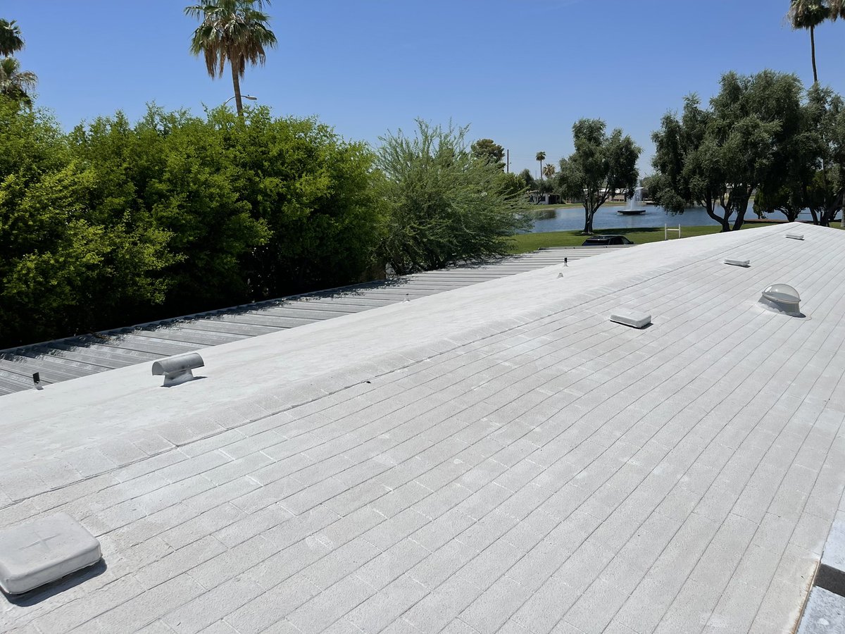 HenryCoAZ's tweet photo. Customer roof walk out of store #457 in Scottsdale! Had some questions about his 587 DuraBrite application and got him the answers he needed! Another satisfied customer! @PabstBen @JB3_HD @sperryhenryco @TheHenryCompany @HomeDepot https://t.co/6OO98bwgPi