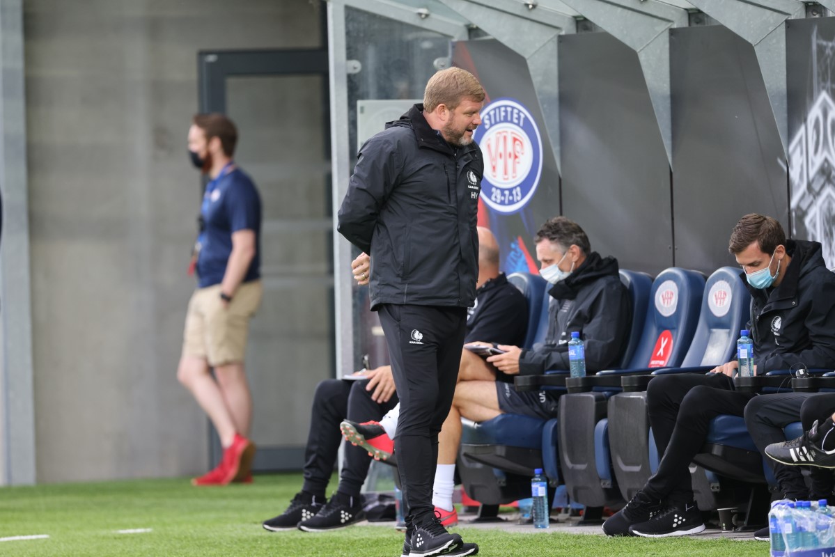 KAAGent's tweet photo. π Hein Vanhaezebrouck: "Ik ga het kort houden, we zijn door en dat is het voornaamste" https://t.co/mChE3MWdj7 #valgnt #UECL https://t.co/oJjNOOWpli