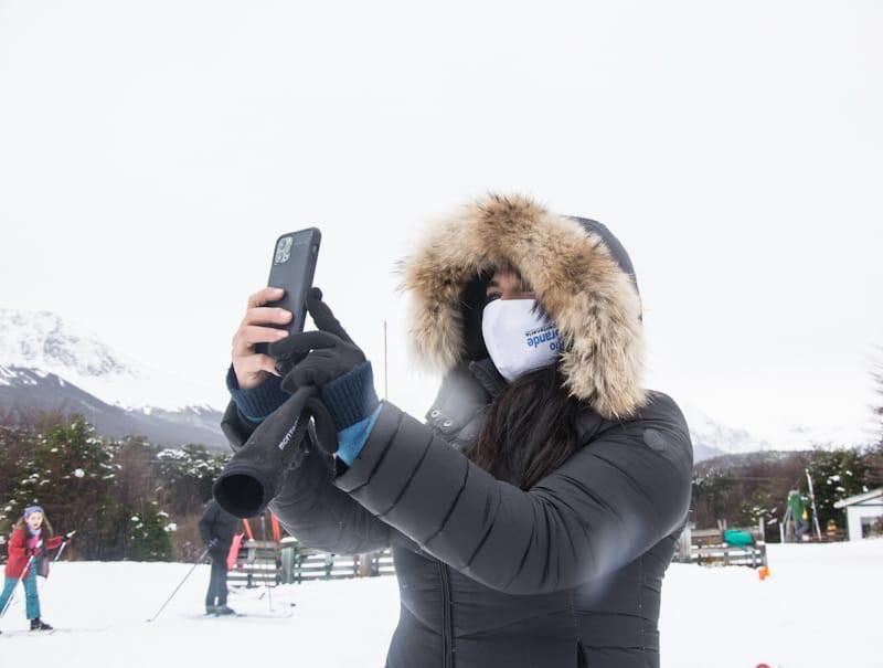WalterVuotoTDF's tweet photo. Que nuestras infancias puedan realizar actividades invernales, deportivas y culturales durante el receso invernal permite que se continúen desarrollando y aprendiendo nuevas disciplinas, mientras disfrutan de nuestros espacios al aire libre.

#HayFuturo
#GestiónWalterVuoto https://t.co/lx1tsrJ6B5