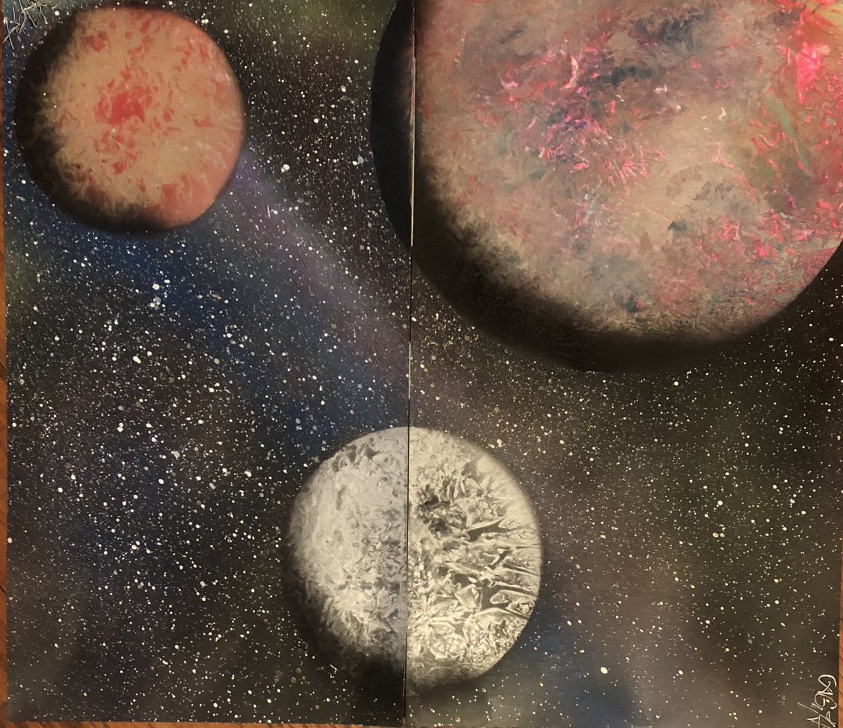 Lara2323Xx's tweet image. I love the game @EliteDangerous so much that I was inspired to start making spray paint art of space. I hope you like it! 🥰 @EliteDangerous @smorganmoore