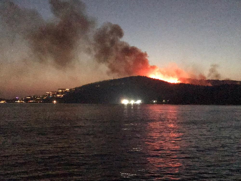 BirGun_Gazetesi's tweet photo. Kayyum yönetimindeki THK'yi uçak kiralamak için arayan Muğla Büyükşehir Belediye Başkanı, çıkan görevliden 'Burada kimse yok. Herkes saat 15.30'da çıktı. Yarın sabah arayın' yanıtını aldığını açıkladı
https://t.co/xBuT9aG8Fg https://t.co/Tb611tsN8l