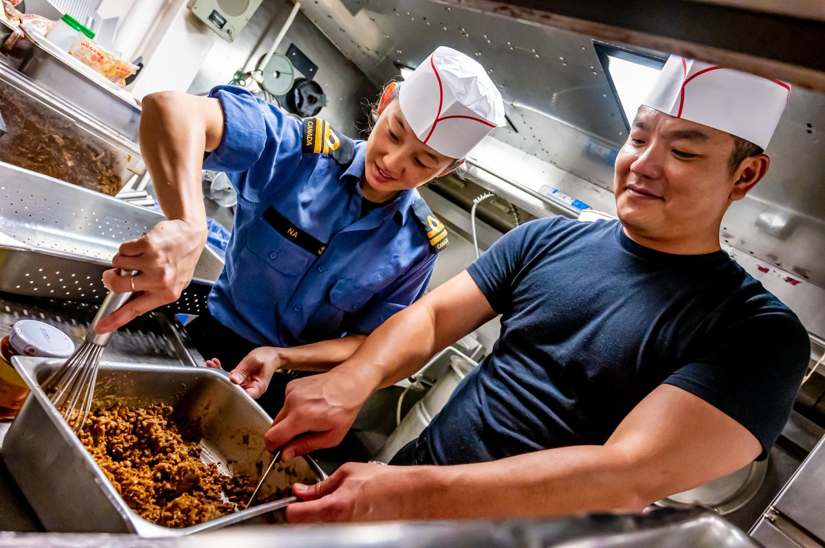 RoyalCanNavy's tweet image. What do you have cooking on this long weekend Saturday? 🍴
📷: Lt(N) Alina Na, an Intelligence Officer, and Lt(N) InKee Kim, a Naval Warfare Officer, prepare Korean cuisine for the ship’s company aboard #HMCSCalgary, in the Strait of Malacca during #OpPROJECTION.
