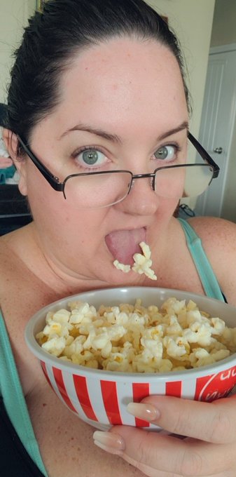 Who else eats popcorn like this? 🤣 https://t.co/OVwssqWh3p<a href="/tag/chicago"class="tags"><span>#chicago</span></a><a href="/tag/exxxotica"class="tags"><span>#exxxotica</span></a><a href="/tag/collab"class="tags"><span>#collab</span></a>