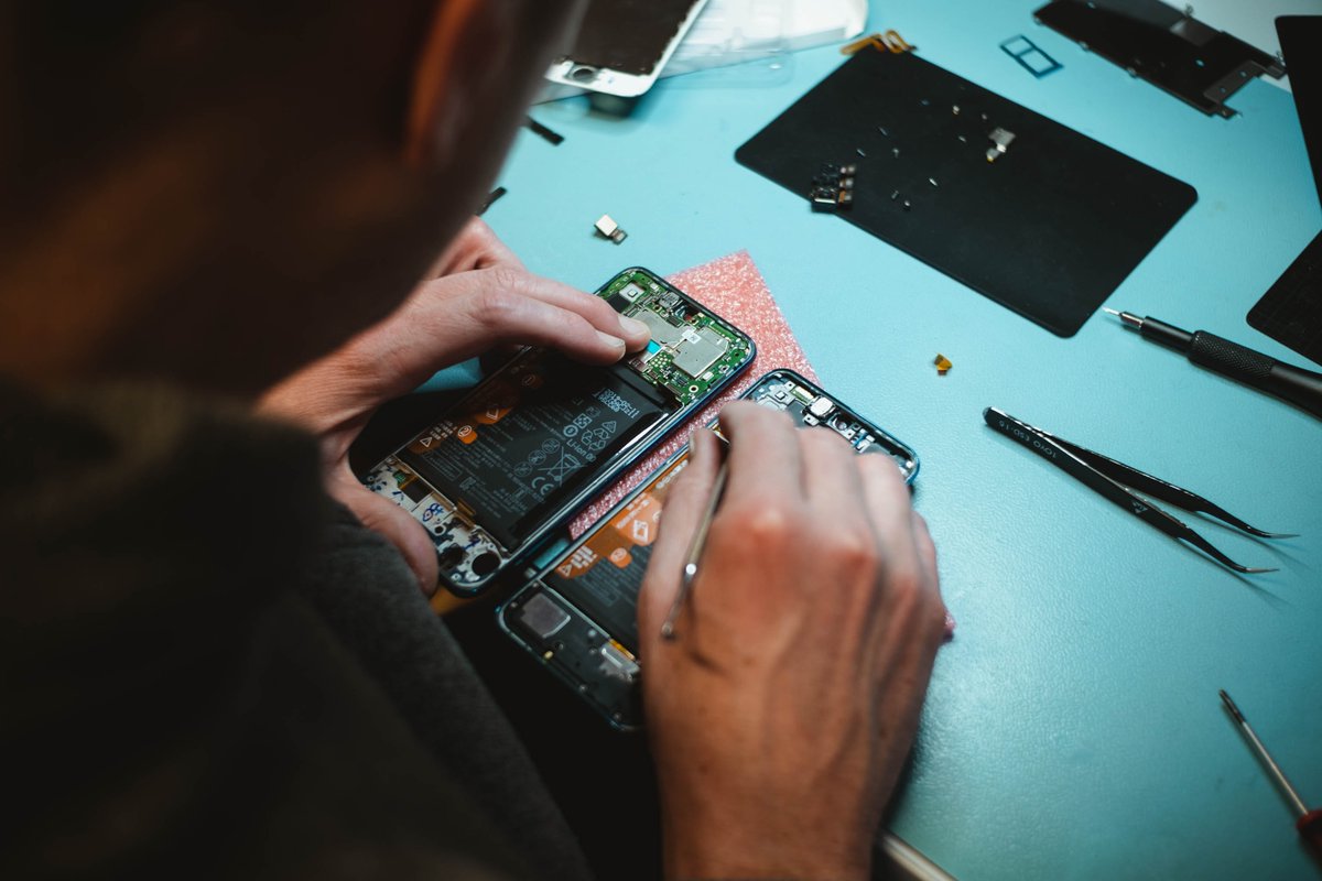pcservicedesk's tweet photo. Is je scherm gebarsten? Laat je telefoon door ons repareren! Bel voor meer info naar 0850132674 of bezoek onze website https://t.co/90vPf4fKC5 #schermreparatie #telefoonstuk #scherm https://t.co/h2GOchCsdm