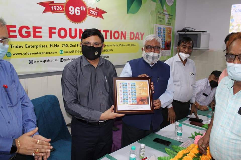 tanwirdr's tweet photo. My Stamp 
"A commemorative postal stamp release"

GPO, Patna releases a Commemorative Postage Stamp to mark the 96th foundation day of Govt. Tibbi College, Patna 

#96CFD_GTCH #UnaniMedicine #AYUSH @AyushBihar @moayush @PMOIndia @PIB_India @NitishKumar @mangalpandeybjp https://t.co/nFBFLZxwOX