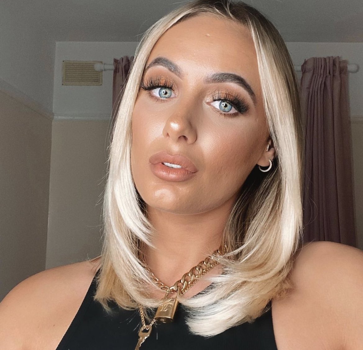 PrettyLittleThing tweet media