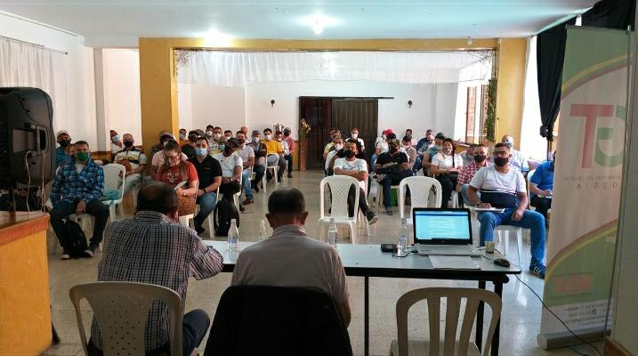 CGTCol's tweet photo. #CGTInforma

Con más de 23 organizaciones sindicales de todo el país, estamos en #FormaciónABCSindical📚 en la ciudad de Medellín. Nos acompaña Víctor Baena López Presidente  fundador y honorario de la CGT. Organiza @CGTANTIOQUIA2 https://t.co/qDfm7uIaXC