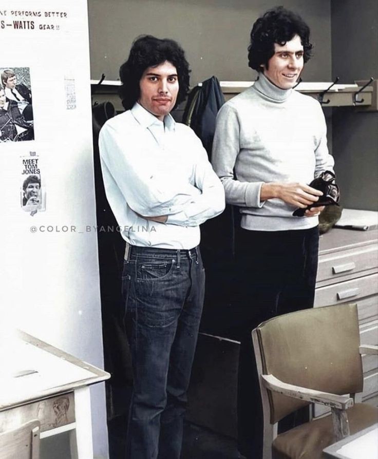 royal_soulmates's tweet photo. Freddie Mercury as a graphic design student in the 60s'. Previous pages of his story before becoming the Queen. https://t.co/CRSijzFMW7
