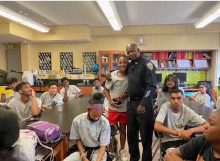 NYPDQueensSouth's tweet photo. Thank you Det.Richardson &amp; Sgt. Clarke for teaching the #OptionsProgram to our Youth Police Academy students and PBQS Summer Youth Employment Workers today at JHS 231. #copsandkids #makingadifference @PALNewYork @NYPDCommAffairs @nycpolicefdtn https://t.co/cfDXYwXv07