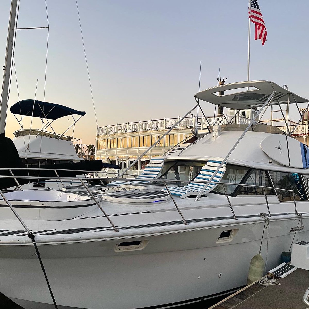 sd_checklist's tweet image. Looking to take your special occasion to the next level? Book a private charter on our Jacuzzi yacht, the perfect experience for social functions! Equipped with a dance floor, 2 dance poles, Djs, and a jacuzzi! Contact for more details.