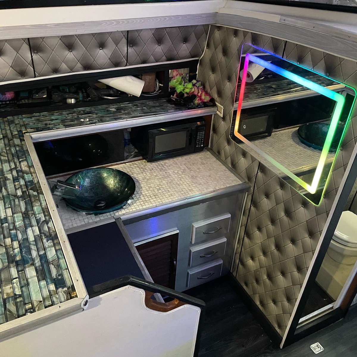 sd_checklist's tweet image. Looking to take your special occasion to the next level? Book a private charter on our Jacuzzi yacht, the perfect experience for social functions! Equipped with a dance floor, 2 dance poles, Djs, and a jacuzzi! Contact for more details.