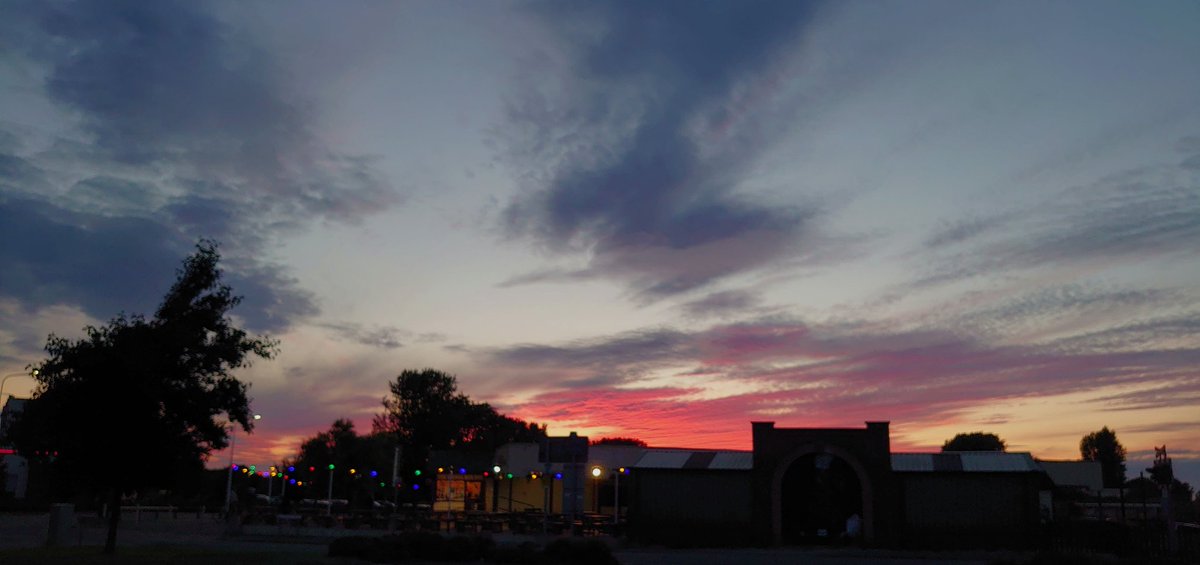 flat_squirrel's tweet photo. Awesome sky to end a very good day #sunset #hometown #cleethorpes #Summer2021 #skatesession #flatsquirrel #jogi #photography #idonthaveacluecollection #nft #nftcommunity #nftcollectors #NFTmarketplace #nftcollectibles #nftphotography #cloudscape https://t.co/7cYVQ1qISI