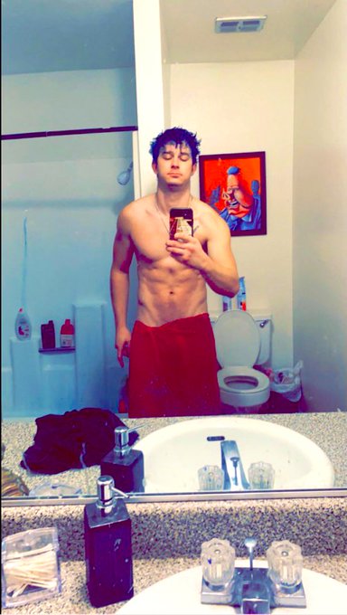 Hey I took this pic a while ago before I started hitting the gym and wrestling with @LAFightClub I&rsquo;ll<a href="/tag/overtoday"class="tags"><span>#overtoday</span></a>