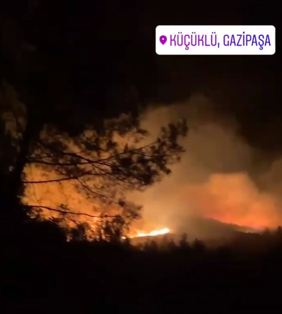 Antalya’nın Gazipaşa ilçesinde de orman yangını çıktığı belirtiliyor;

#TürkiyeYanıyor 
#PrayForTurkey
