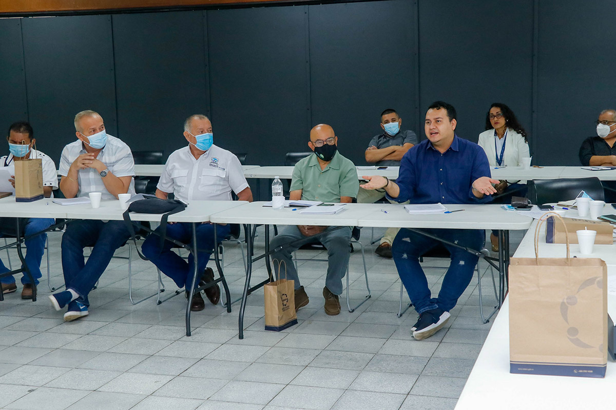 IsdemOficial's tweet photo. Alcaldes y alcaldesas del departamento de La Libertad participaron en capacitación sobre Formulación de Presupuesto Municipal impartida por el ISDEM
#isdematuservicio https://t.co/xO1IKYR0Db