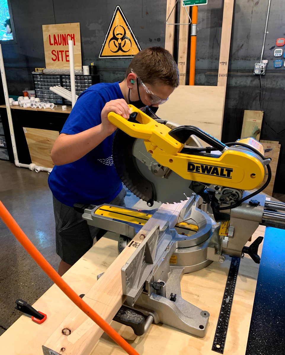 AlphaAustinHS's tweet photo. #ThrowbackThursday to a hands on day in the shop ⚡ What's your favorite activity to do on campus when you're not working on your apps? https://t.co/WndJ2ZwOkK