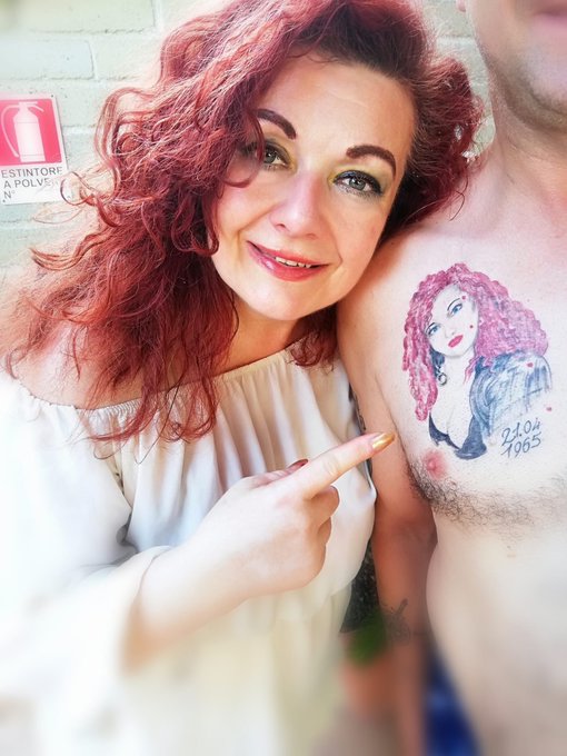 https://t.co/XClLlHCfXX Ringrazio Gesualdo un mio fan  che si &egrave; tatuato la mia immagine sul petto 💋💋 #tatuaggio<a href="/tag/model"class="tags"><span>#model</span></a><a href="/tag/beautiful"class="tags"><span>#beautiful</span></a><a href="/tag/actress"class="tags"><span>#actress</span></a><a href="/tag/hot"class="tags"><span>#hot</span></a><a href="/tag/film"class="tags"><span>#film</span></a><a href="/tag/movie"class="tags"><span>#movie</span></a><a href="/tag/tattoo"class="tags"><span>#tattoo</span></a>