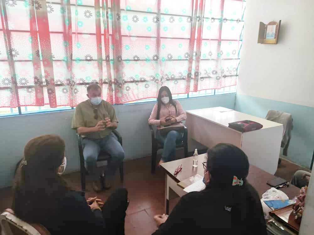 Jarturomolina1's tweet photo. #Hoy #29Jul estuve reunido en la Escuela José Gregorio Hernández ubicada en el Municipio #CapachoViejo con el fin de dar soluciones a problemas de la institución.

Me acompañaron los Directivos de la institución, la Coordinadora de los Prefectos @yusbeycolombo y demás directivos https://t.co/oJGkaOH4MF