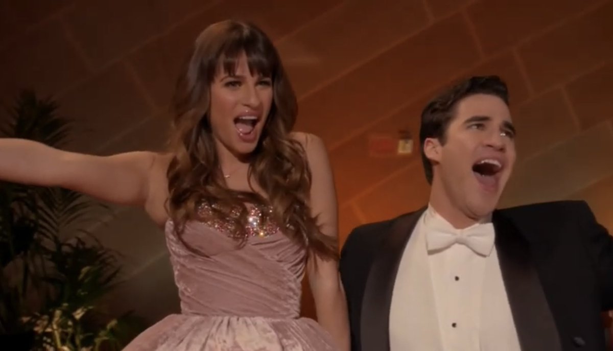 dailygcv's tweet photo. broadway baby (glee cast version)

season 5, episode 15 ‘bash’ https://t.co/2cxGTIe8II