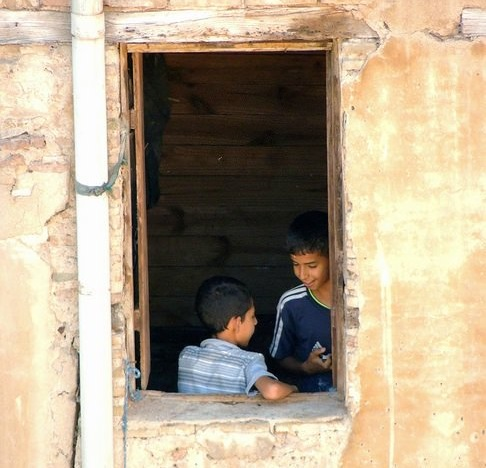 <a href="/rasayile/">رسائل</a> لِم لا تنساه ؟
لا أريد ..
ولم لا ؟
لستُ ناكراً للجميل ..
أيُّ جميل ؟
جعلني سعيداً يوماً ما "