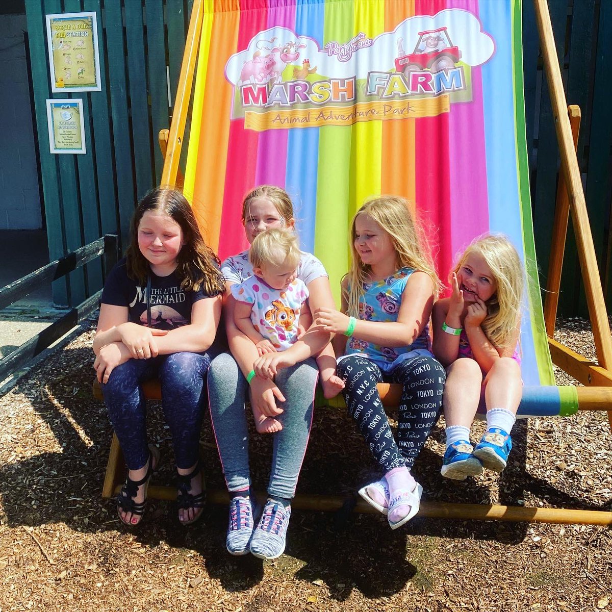 melodyjane666's tweet photo. My 5 #invisiblechildren today at marsh farms bubble and bop festival. Fun and educational activities. #notinvisible #FairHearing4HomeEd #HomeEducation #HomeEducationInquiry https://t.co/0oBQmMu5Wp