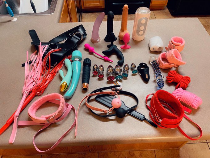 Ღ 𝓖𝓸𝓭𝓭𝓮𝓼𝓼 𝓗𝓸𝓷𝓮𝔂 Ღ's pics and videos - E7fc9pIVEAEq0zm jpg:small